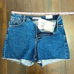 Zara high waisted distressed denim mom shorts. NWT!
